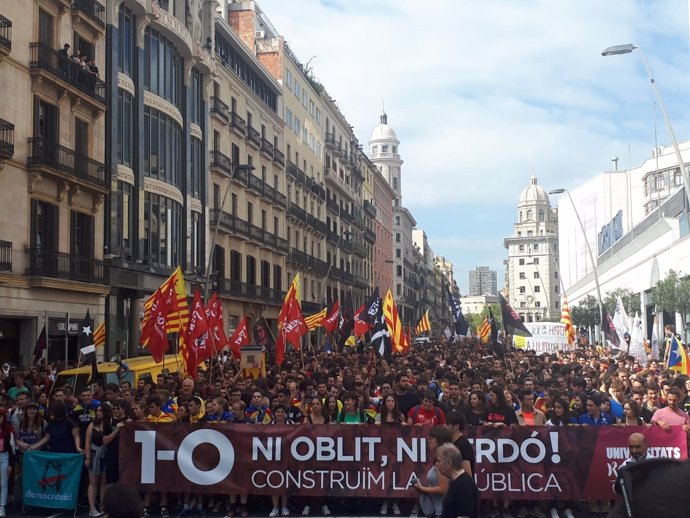 Manifestación estudiantil por el 1-O en Barcelona