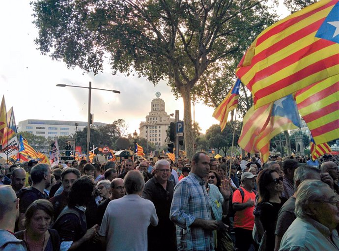 Manifestación 1 de Octubre en Barcelona convocada por la Plataforma 1 d'octubre