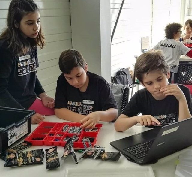 Manuel, Marcos e Irene, equipo de MIM Robots