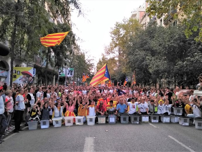 Manifestació de la Plataforma 1 d'Octubre en el primer aniversari de el 1-O