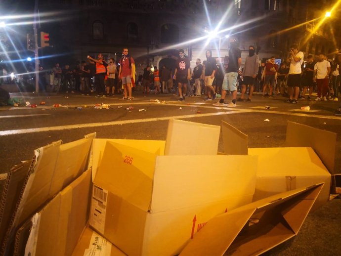 Concentració davant Prefectura de Via Laietana després de la manifestació de el 