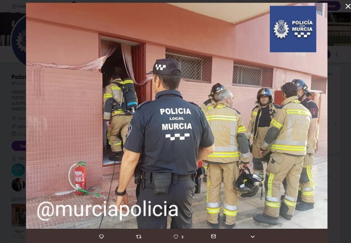 Efectivos de Policía Local y Bomberos de Murcia trabajan en la extinción