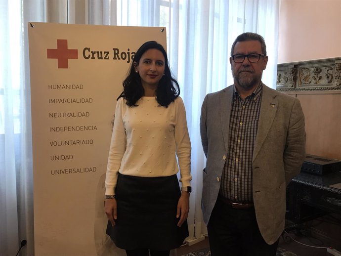 Antonio González y Helena Benito, de Cruz Roja Zaragoza. 