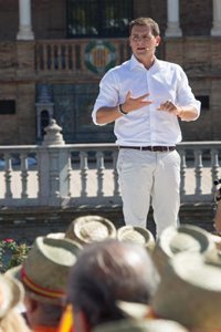 Rivera exige a Sánchez que “ponga orden” en Cataluña, donde “los radicales campan a sus anchas”