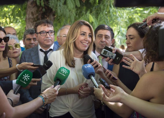 Susana Díaz atiende a los medios en Castillo de Locubín (Jaén)