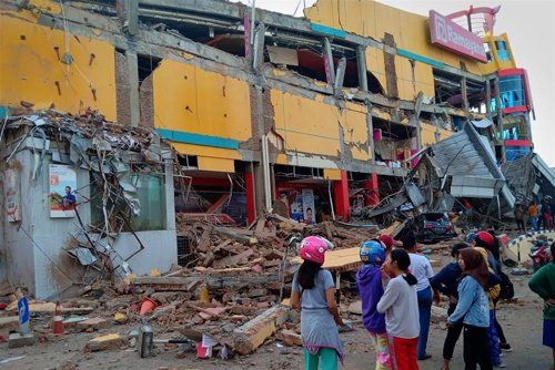 Edificio destruido por el terremoto en Palu (Indonesia)