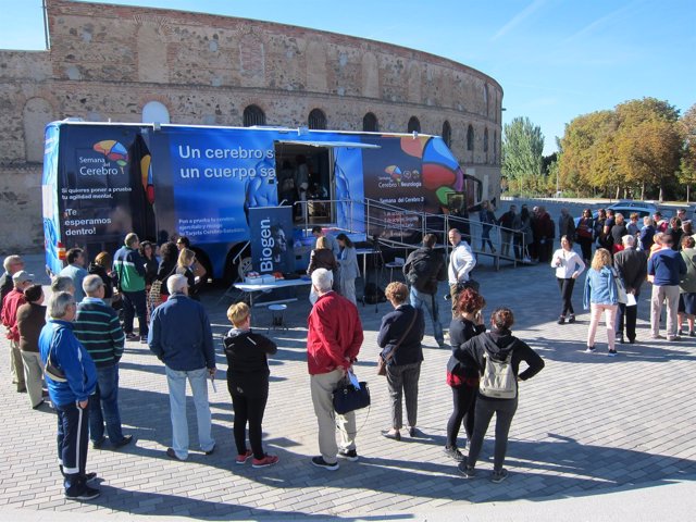 Autobús informativo instalado en Segovia