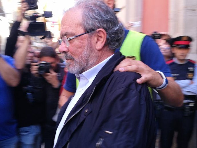 El presidente de la Diputación de Lleida, Joan Reñé, al ser detenido
