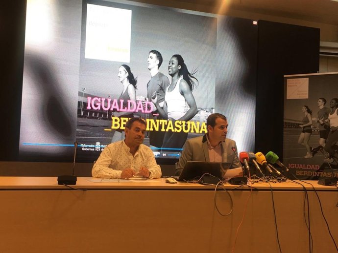 Primitivo Sánchez, y el director gerente del INDJ, Rubén Goñi.