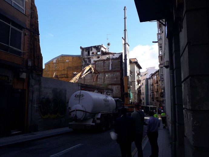Derribo de edificios abandonados en el Cabildo 