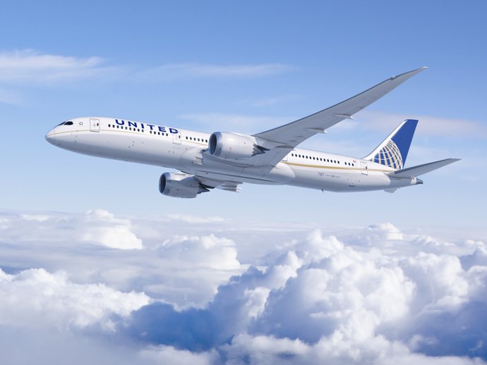 UT Air 737-800 