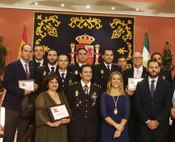 Homenaje a la Policía con motivo de su festividad, en Alcalá de Guadaíra. 