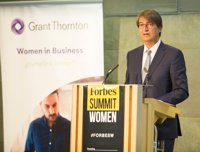 La presencia de mujeres directivas en las empresas españolas se frena, según un estudio de Grant Thornton