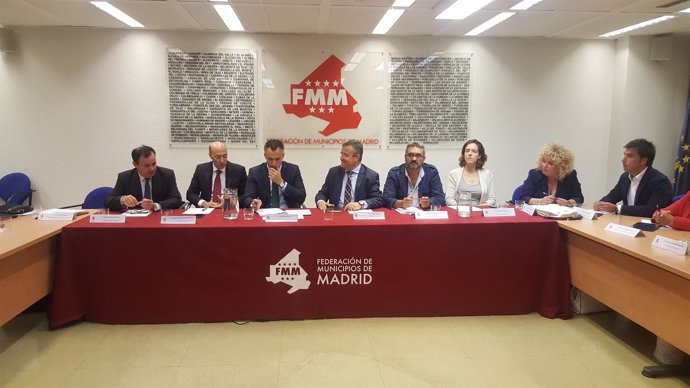 Representantes de la FMM durante la reunión con Carlos Novillos