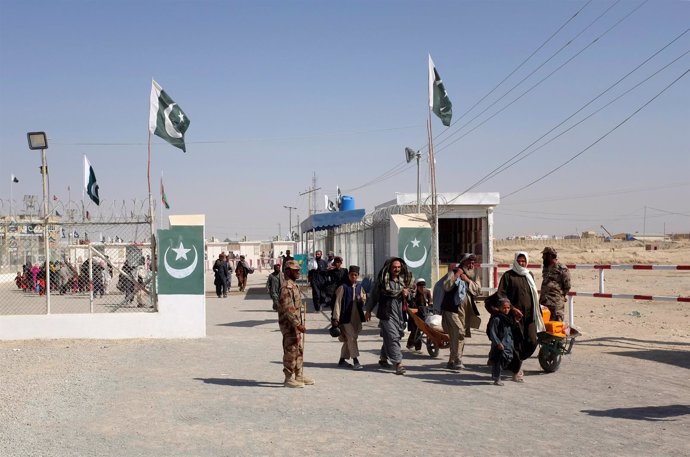 Soldados paquistaníes hacen guardia en la ciudad fronteriza de Chaman, Pakistán
