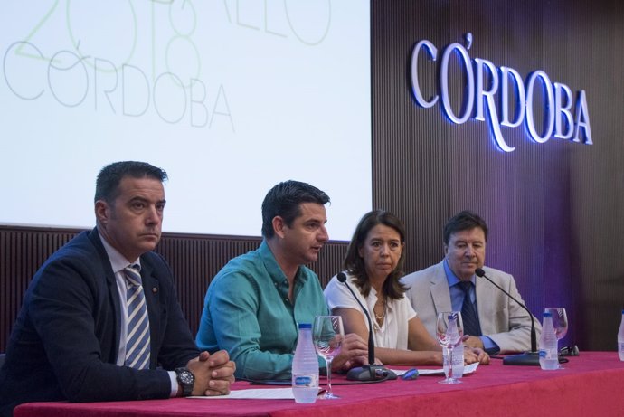García (2º izda.) en la presentación de Otoño del Caballo 2018