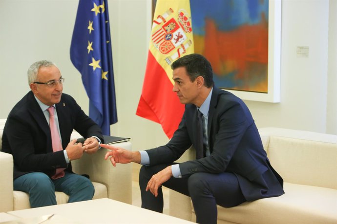 Pedro Sánchez se reúne con el presidente del COE Alejandro Blanco