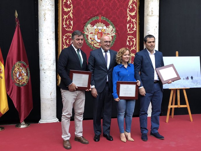 Carnero junto a los galardonados en los Premios Provincia de Valladolid 2017