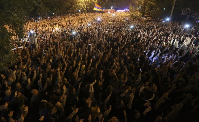 Manifestación en Armenia para pedir elecciones parlamentarias anticipadas