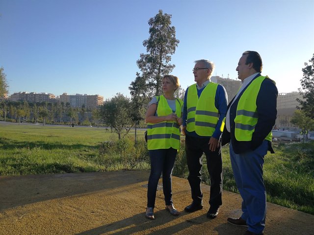 Ribó visita con Vicent Sarrià y Pilar Soriano la obra del Parque Central
