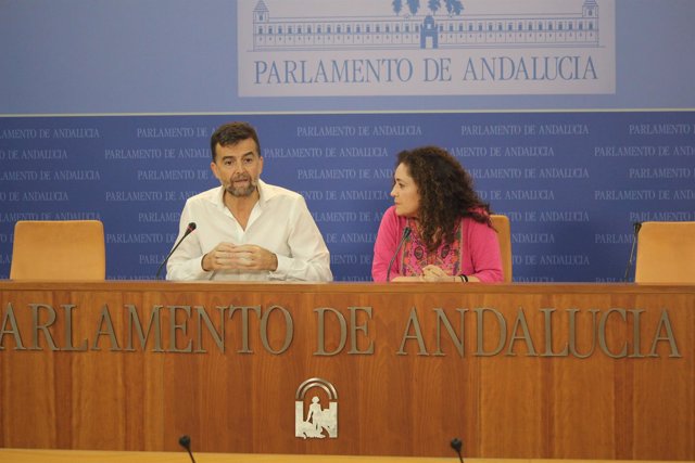 Antonio Maíllo e Inmaculada Nieto, de IU, en rueda de prensa