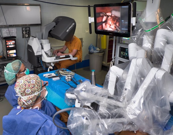 El Hospital de Bellvitge utiliza el nuevo robot Da Vinci Xi