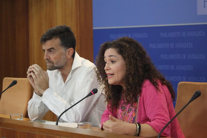 Antonio Maíllo e Inmaculada Nieto (IU) en rueda de prensa.