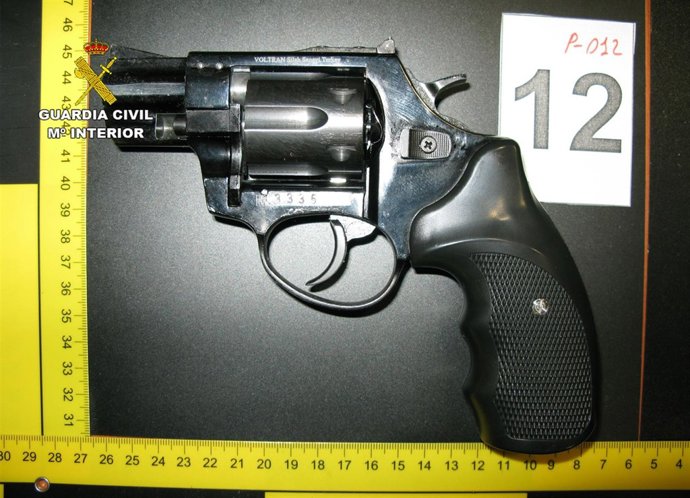 Imagen de uno de los revólveres intervenidos
