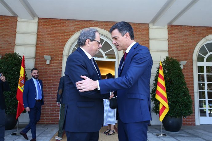 Pedro Sánchez rep Quim Torra a La Moncloa 