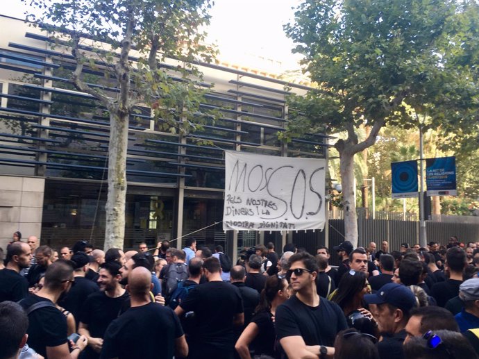 Protesta de mossos ante la Conselleria de Interior