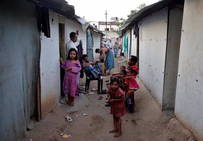 Una familia rohingya en Jammu, en India