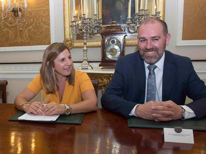 Irene García con Jesús Solís en la Diputación de Cádiz