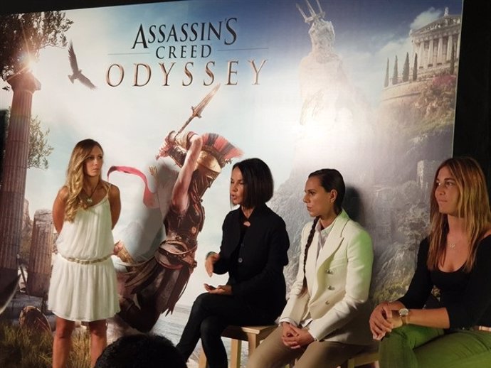 Joana Pastrana y Marina Bravo en la presentación de Assassin's Creed Odyssey