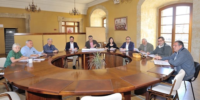Reunión del grupo de trabajo para la remodelación de la Plaza de los Bandos 3-10