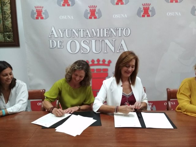 Firma de convenio entre el Ayuntamiento de Osuna y Autismo Sevilla