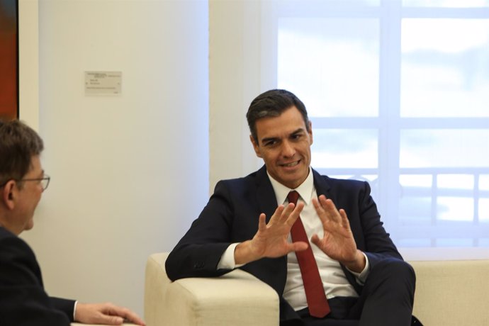 El presidente del Gobierno, Pedro Sánchez, recibe al presidente de la Comunidad 