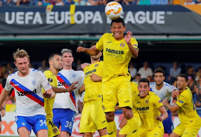 Carlos Bacca salta de cabeza en un Villarreal - Rangers