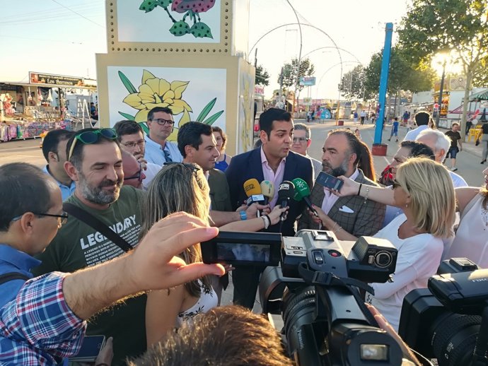 Moreno, Requena y Ruiz del Moral atienden a los medios en la feria de Úbeda.