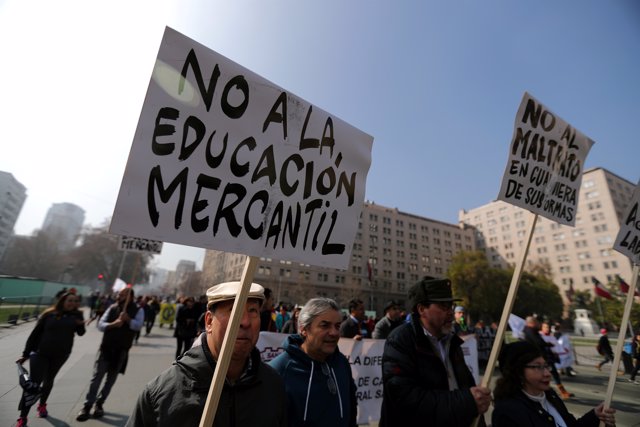 Marcha por la educaicón en Chile en agosto.