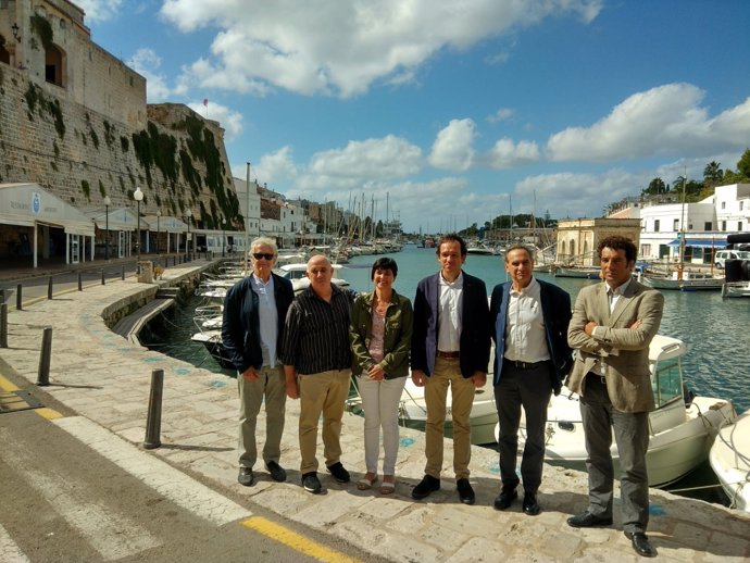 Pons visita el puerto interior de Ciutadella