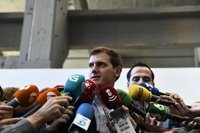 Rivera pide explicaciones a Celaá sobre su chalé y recuerda a Sánchez que sería el quinto ministro en cuestión