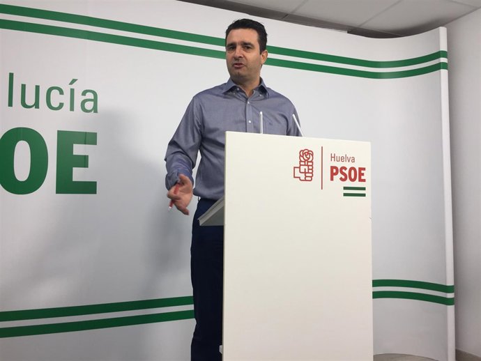 El coordinador del grupo parlamentario del PSOE de Huelva, Amaro Huelva.
