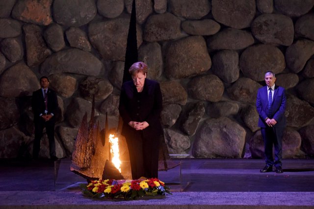 Angela Merkel en el Museo del Holocausto de JerusalA(c)n