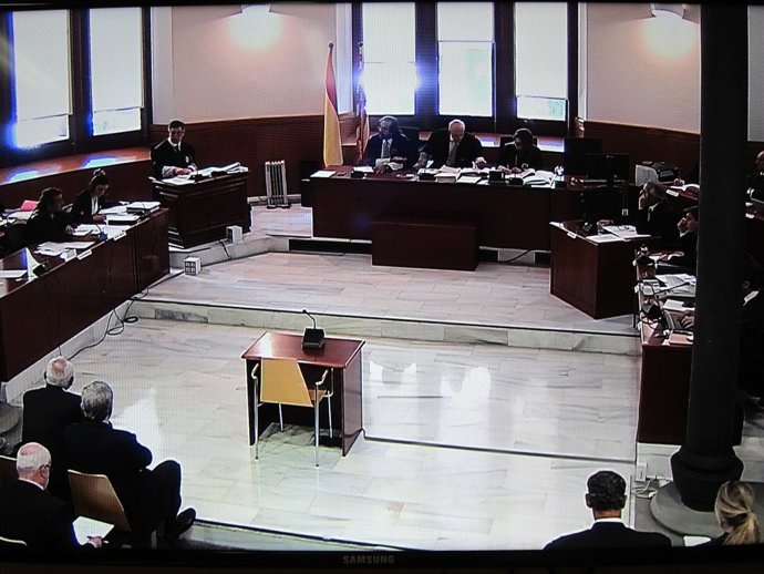  Judici Pels Sous De Catalunya Caixa, Amb Els Acusats N.Serra I A.Todó