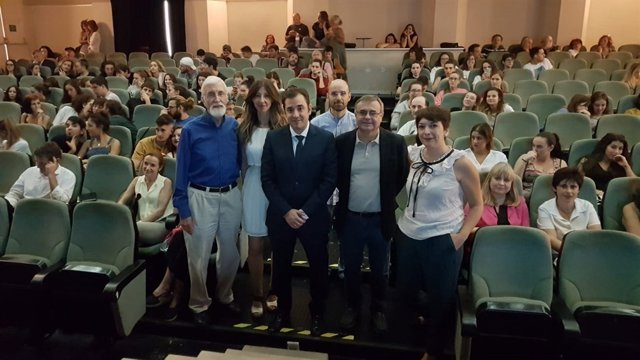 López (centro), en la inauguración del curso de la ESAD