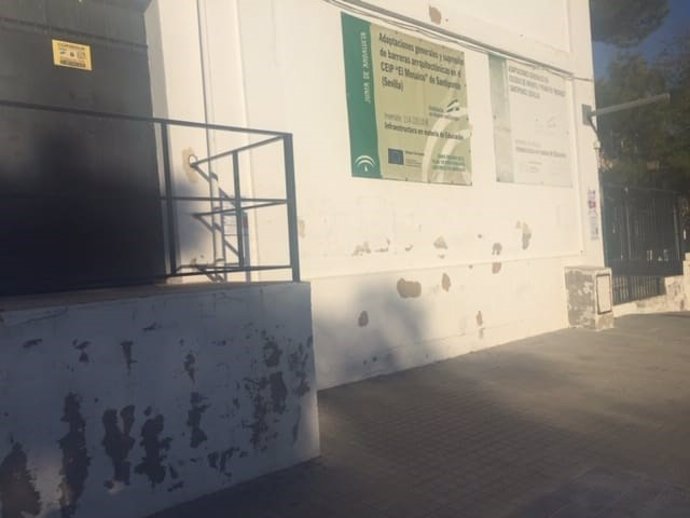 IU Sevilla avisa de "deficiencias" en colegios como el Mosaico de Santiponce