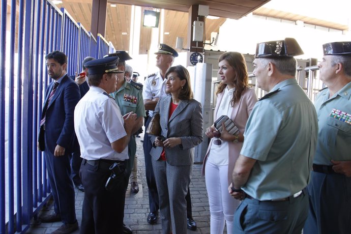 La secretaria de Estado de Seguridad, Ana Botella, en la frontera de Melilla