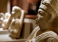 El Gobierno de Al Assad exhibe en Damasco las reliquias recuperadas del saqueo de Estado Islámico