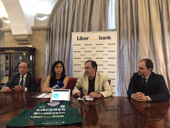 Liberban firma convenio con el Cáceres Baloncesto