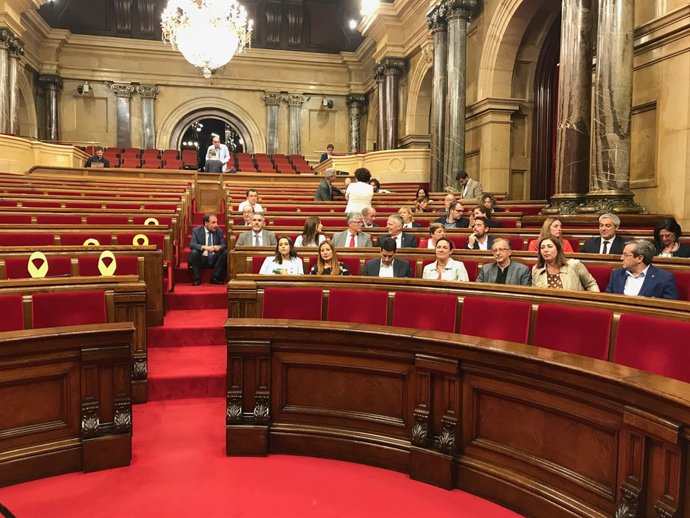 Diputats del PSC i de Cs en l'hemicicle del Parlament
